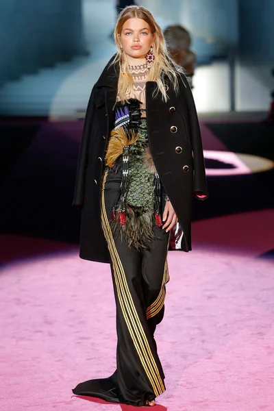 Look 29